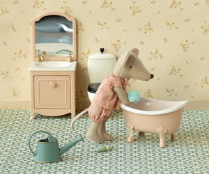 Bathtub, Mouse