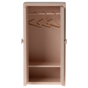 Wooden Closet, Mouse