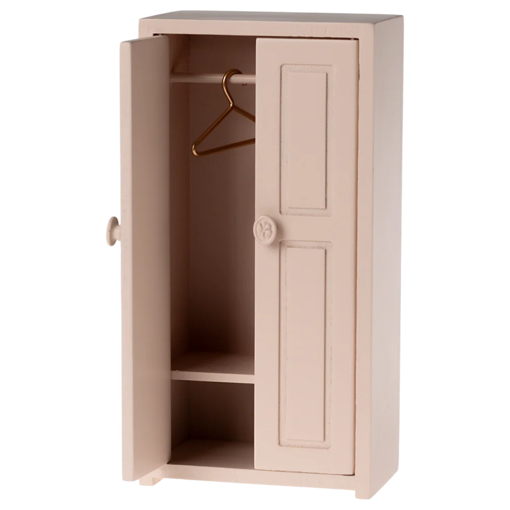 Wooden Closet, Mouse