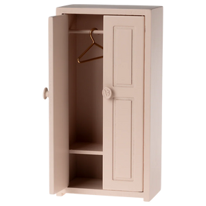 Wooden Closet, Mouse