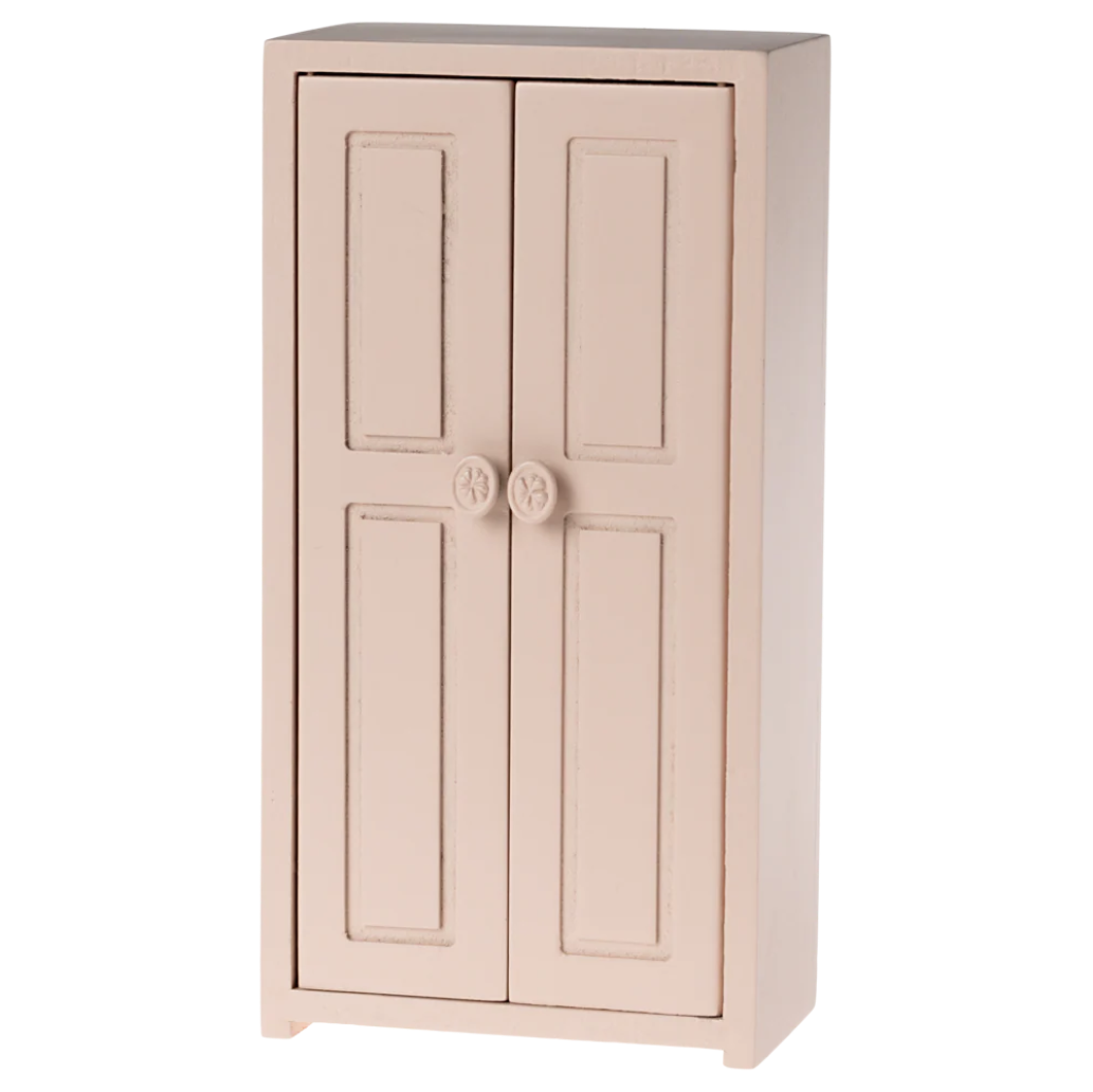 Wooden Closet, Mouse