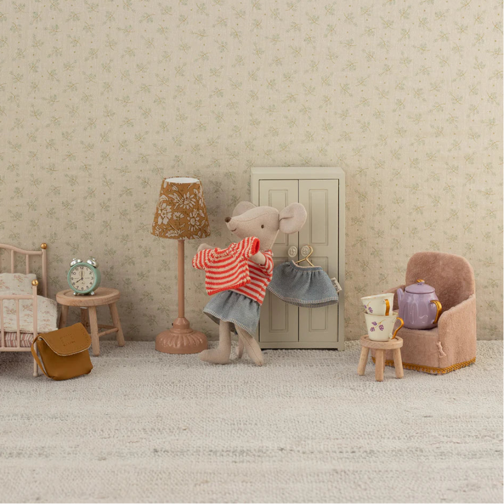 Folding Chairs, Mouse