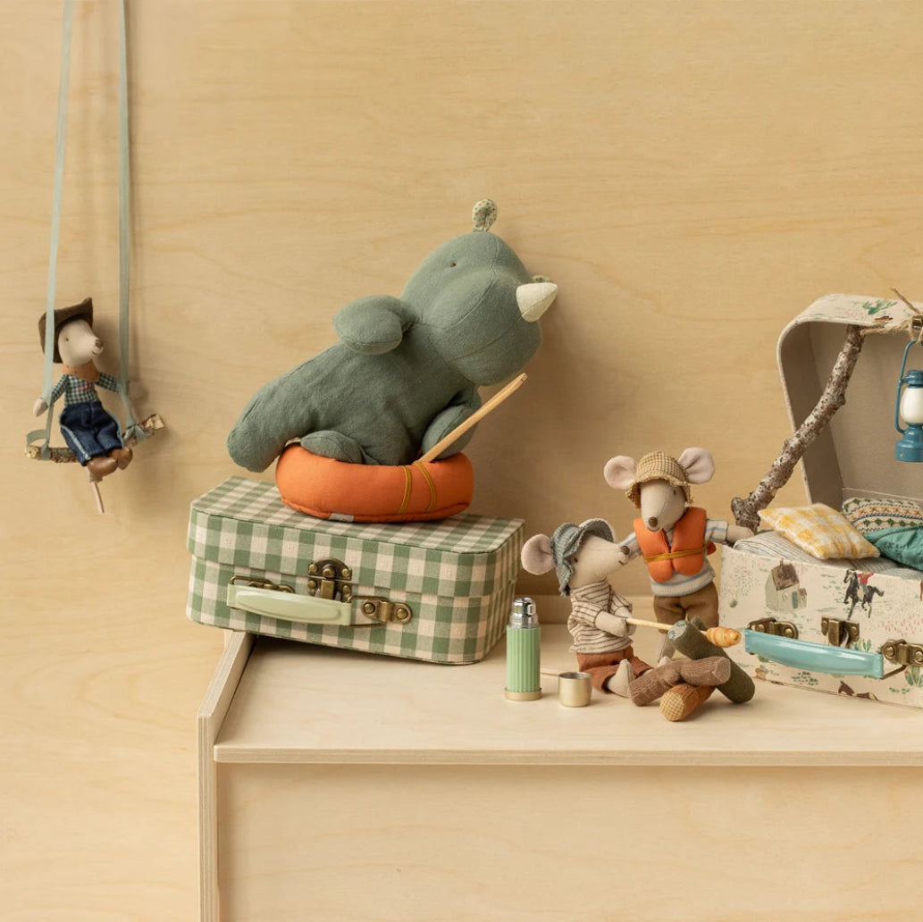 Hiker mouse, Big brother