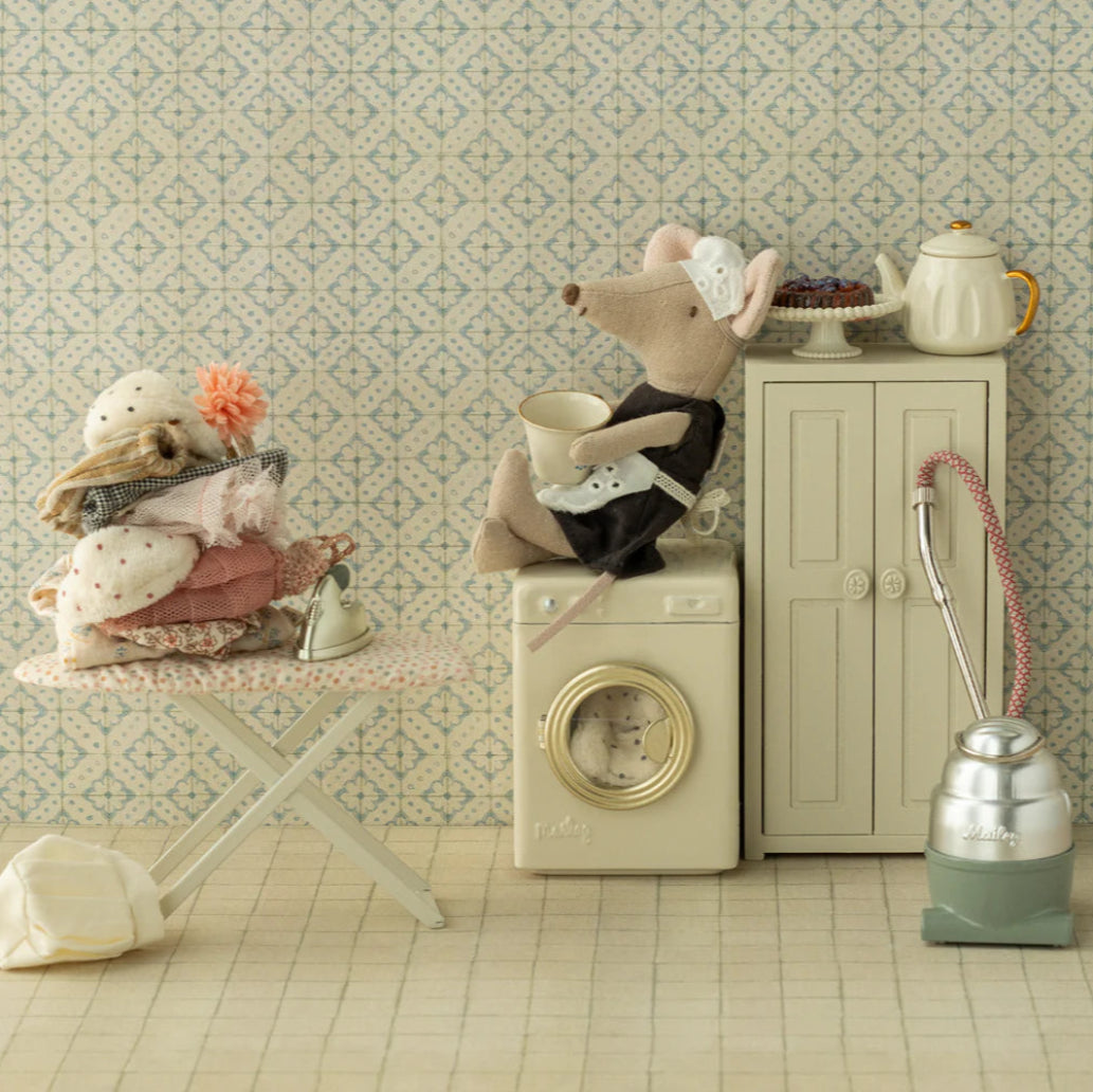 Maid Mouse, Big Sister