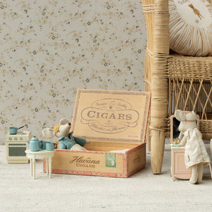 Mum & Dad in Cigarbox