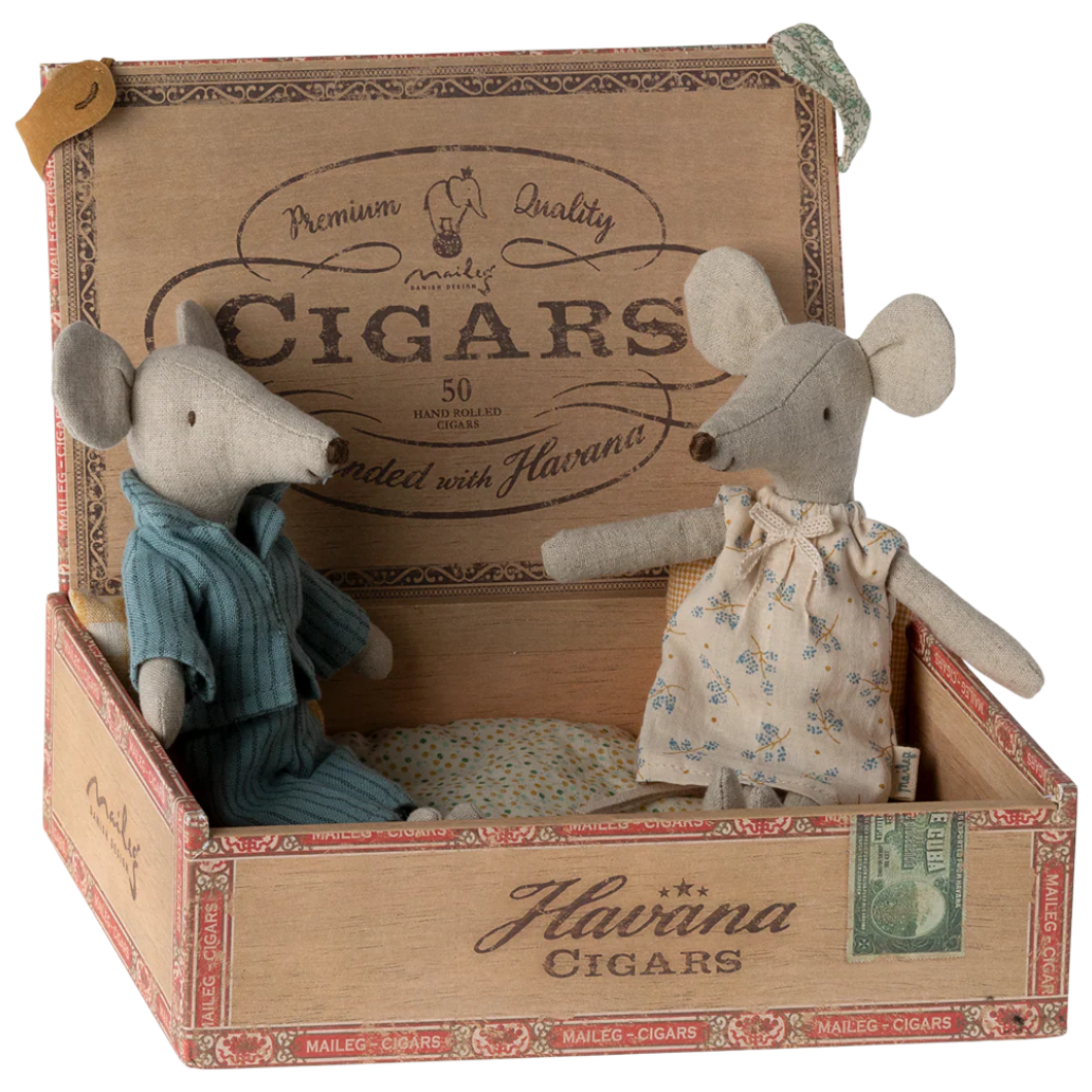 Mum & Dad in Cigarbox