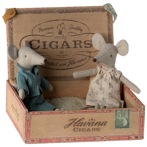 Mum & Dad in Cigarbox