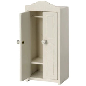 Wooden Closet, Mouse