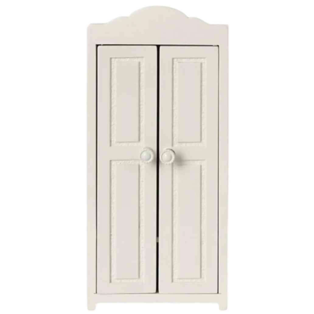 Wooden Closet, Mouse