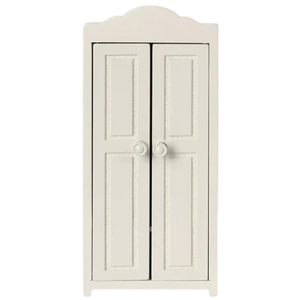 Wooden Closet, Mouse